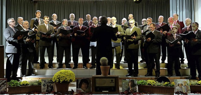 Die Sngerrunde Kippenheimweiler gilt ...tvoller Chor. Hier beim Herbstkonzert.  | Foto: Wolfgang Knstle