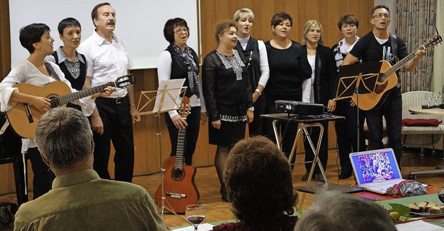 Die Gitarrengruppe Talisman unter der ...kopf begleitete den Abend musikalisch.  | Foto: Christine Storck-Haupt