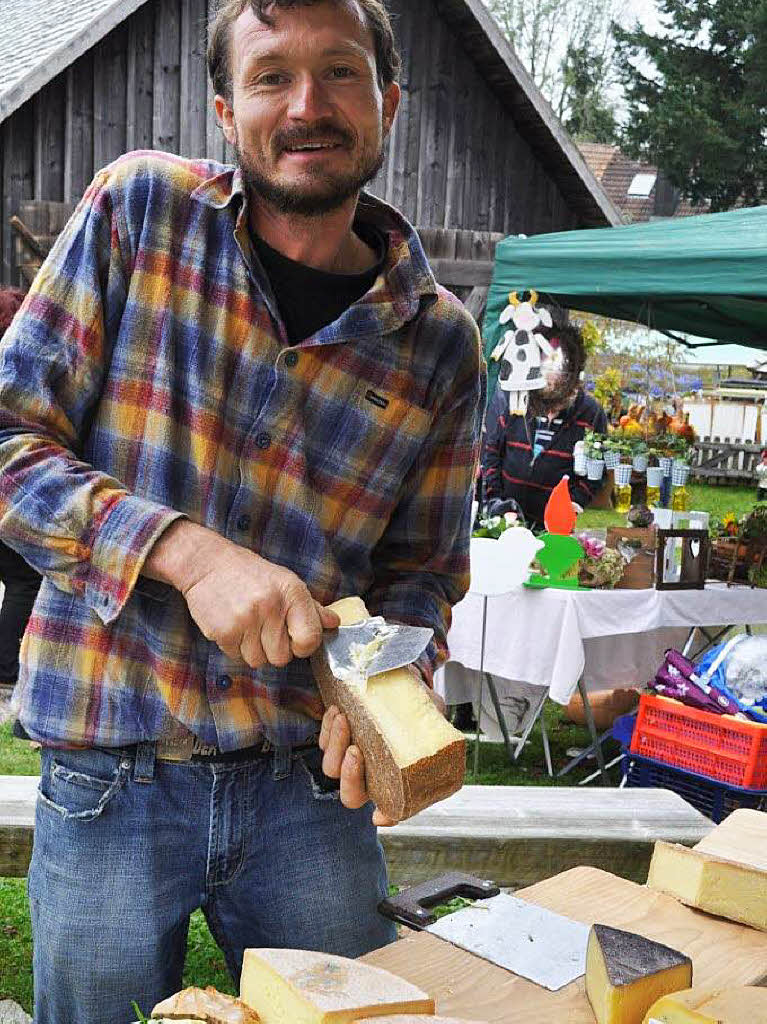 Vom frischen Kse ber leuchtende pfel bis hin zu schmucken Eulen: Das Angebot beim Erntemarkt am Sonntag auf dem Klausenhof war sehr vielfltig. 