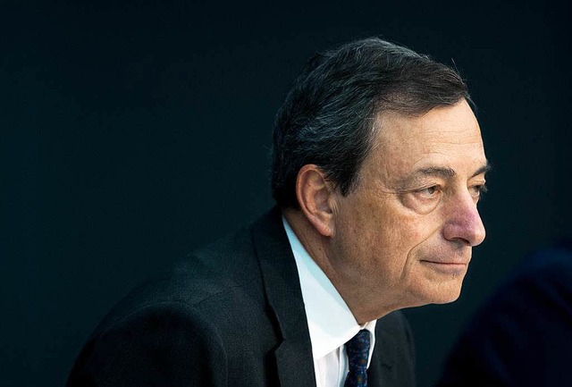 Mario Draghi reie immer mehr Macht  a...ndesbanker. Draghis Umfeld <ppp></ppp>  | Foto: Boris Roessler