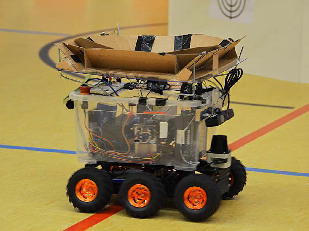 Sechs Nationen traten mit ihren selbstgebauten Robots in einem Rennen gegeneinander an.