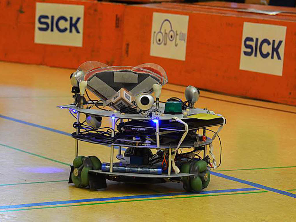Sechs Nationen traten mit ihren selbstgebauten Robots in einem Rennen gegeneinander an.