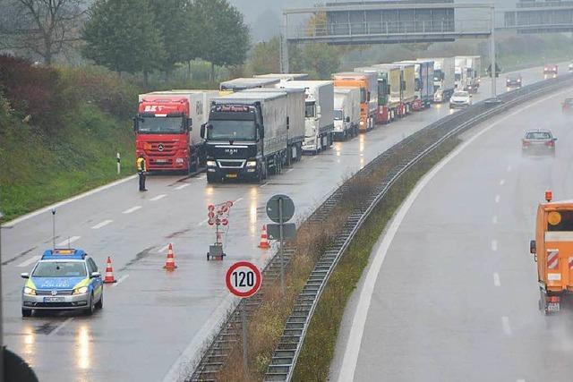 Unfall auf der A 861 - Fahrbahn zeitweise gesperrt