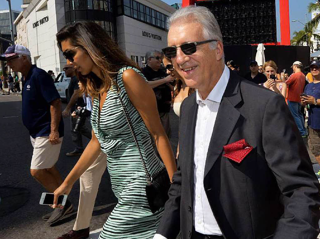 Piero Ferrari, der Vizepräsident des Autobauers und Sohn von Gründer Enzo Ferrari, gab sich natürlich auch die Ehre. Piero Ferrari, der Vizepräsident des Autobauers und Sohn von Gründer Enzo Ferrari, gab sich natürlich auch die Ehre.