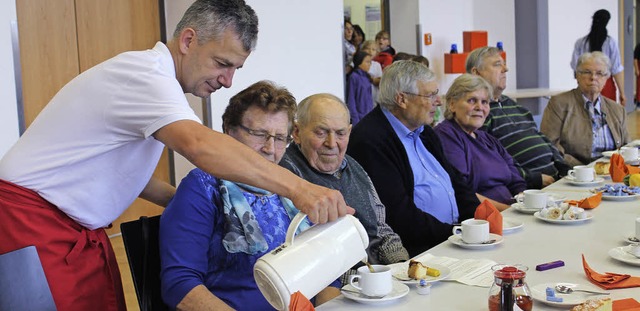 Einsatz auf allen Ebenen: Die Mitglied... leibliche Wohl der rund 200 Senioren.  | Foto: Christa Maier