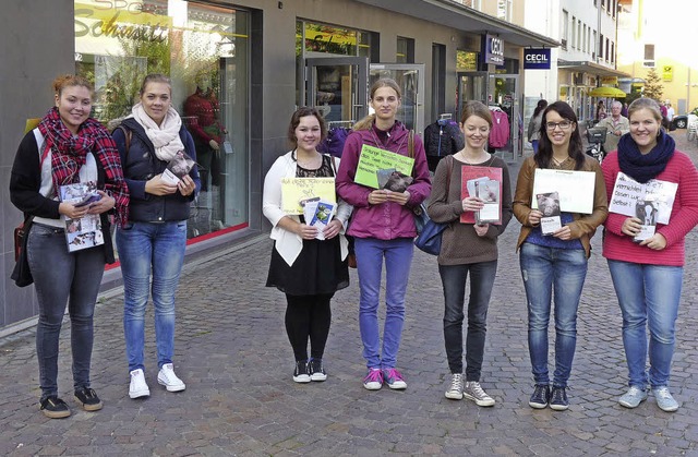 Schlerinnen der Georg Kerschensteiner... der Mllheimer Innenstadt unterwegs.   | Foto: Privat