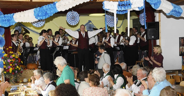 Der Musikverein Randen unter Leitung v...Oktoberfests des MV Ober- Unterwangen.  | Foto: Dietmar Noeske