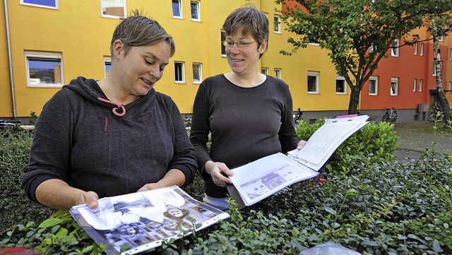 Birgit Heidtke (links) und Astrid Misc...st eine Flchtlingsunterkunft befand.   | Foto: Ingo Schneider