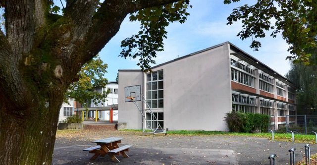 Die Neumattschule braucht eine Renovie...ebude folgt, liegt beim Gemeinderat.   | Foto: Willi Adam