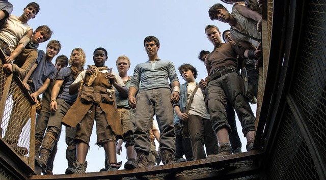 Der Neue kommt: Die Jungs (Mitte: Dylan O&#39;Brien)  warten am Lift.   | Foto: Fox