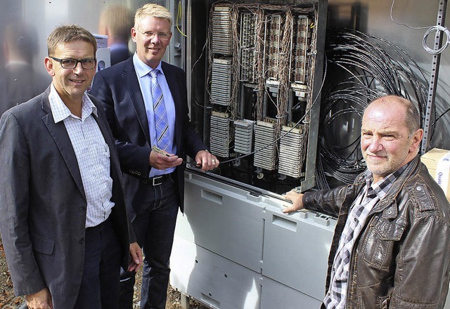 Freuen sich ber den Breitband-Ausbau ...Riesterer und Bauleiter Ulrich Hgle.   | Foto: Marion Schneberg