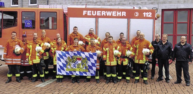 Die Friesenheimer Feuerwehrleute stilecht mit der Bayern-Flagge.   | Foto: Privat