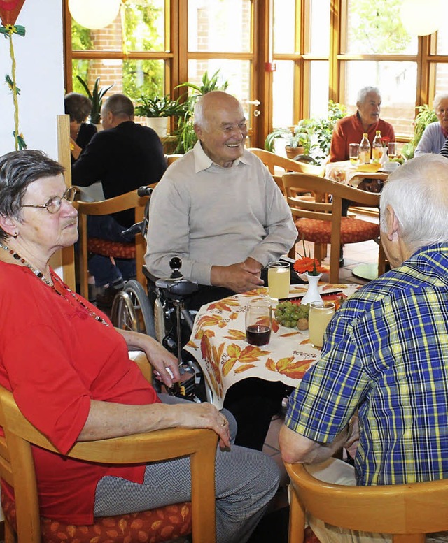 Bei neuem Wein wurde im Emilienpark der Herbst begrt.   | Foto: Albert Greiner