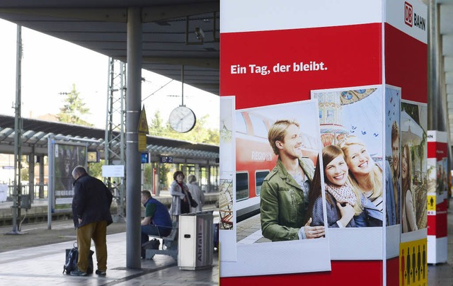 Streik am Hauptbahnhof:  Einige Passagiere warten am Gleis 1 auf ihre Zge.   | Foto: Ingo Schneider