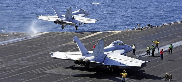 US-Kampfjets starten zum Einsatz gegen die IS-Miliz.   | Foto: dpa