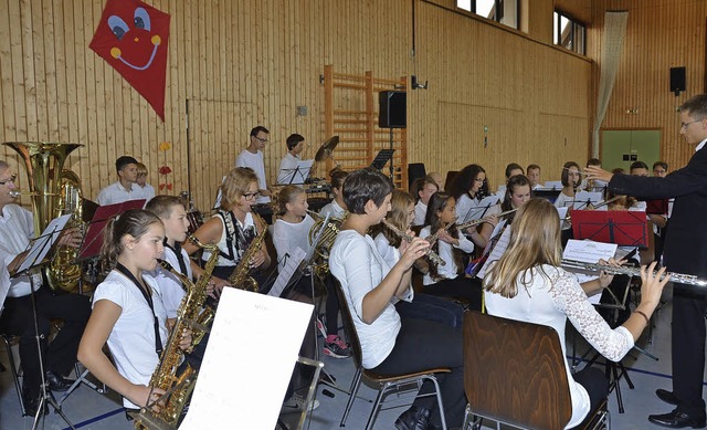 Forchheim. Das Jugendorchester Forchhe...nter der Stabfhrung von Simon Ehrler.  | Foto: Roland Vitt