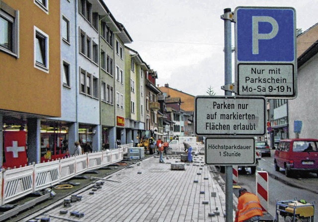 Saniert werden die Parkpltze am stli...kpltze bereits erneuert. Bild: Gerard  | Foto: Roland Gerard