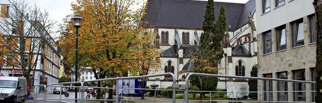 Vor dem Gymnasium (rechts) wird sich Jogi Lw auf einer Bhne zeigen.   | Foto: Jacob