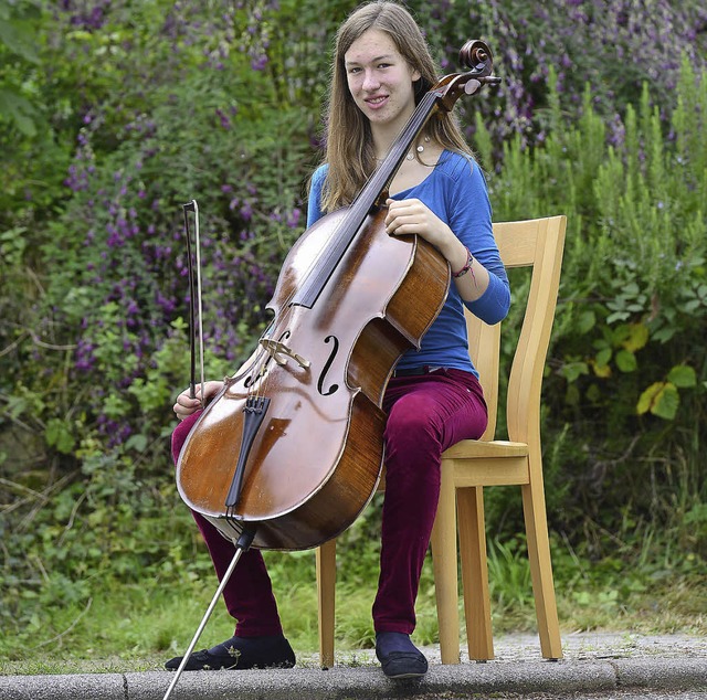 Die Cellistin Rebecca Falk   | Foto: Ingo Schneider