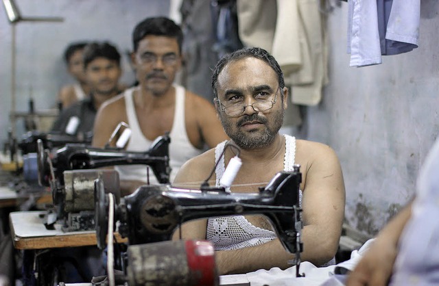 Die Lage der Textilarbeiter will Entwicklungshilfeminister Mller verbessern.  | Foto: dpa