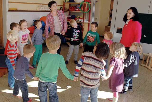 Gemeinsam haben die Kinder und ihrer E...die Sprache spielt dabei keine Rolle.   | Foto: Christiane Sahli