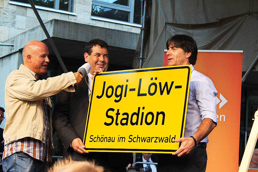 Empfang fr Weltmeistertrainer Jogi Lw in seinem Heimatort Schnau.