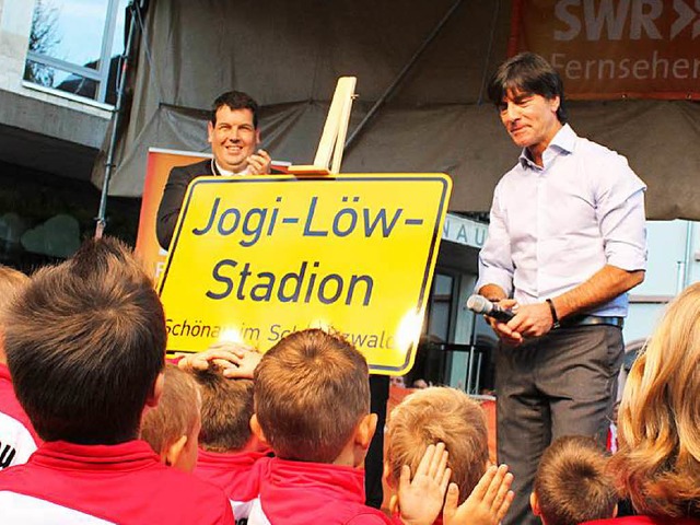 Da, wo er herkommt, hat man ihn nie ve... Bundestrainer Joachim Lw in Schnau.  | Foto: Hermann Jacob