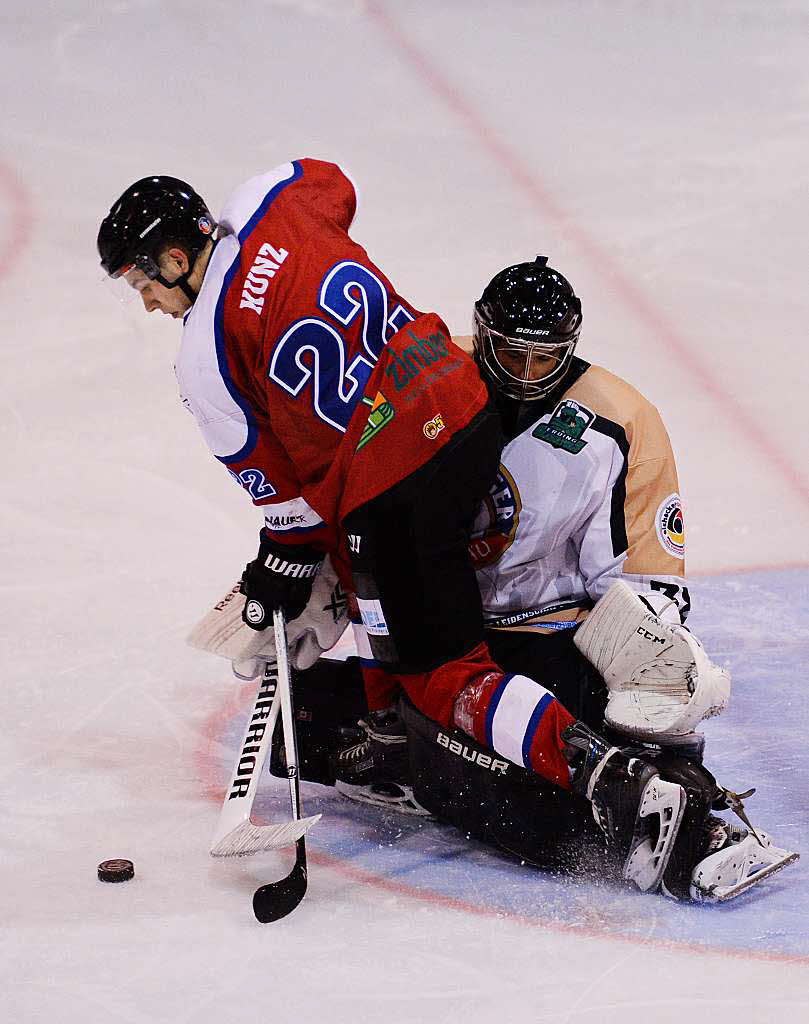 EHC Freiburg gewinnt 6:2 gegen Gladiators aus Erding