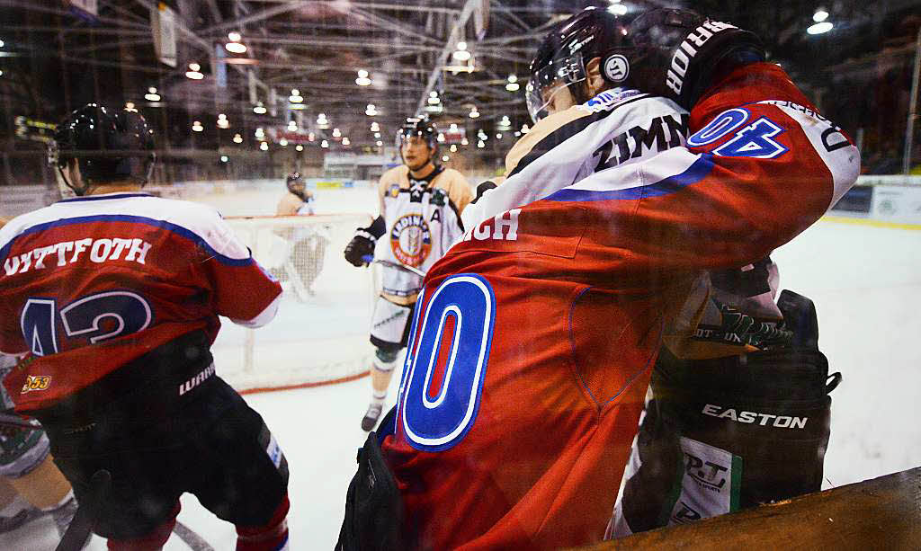 EHC Freiburg gewinnt 6:2 gegen Gladiators aus Erding