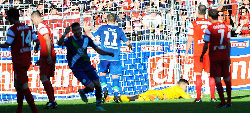 Die Vorentscheidung: Daniel Caligiuri trifft zu m 2:0.