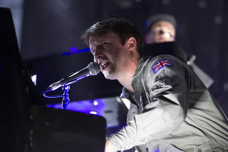 James Blunt mit seiner "Moon Landing"-Tour in der Freiburger Rothausarena. (Foto: Daniel Fleig) James Blunt mit seiner "Moon Landing"-Tour in der Freiburger Rothausarena. (Foto: Daniel Fleig)