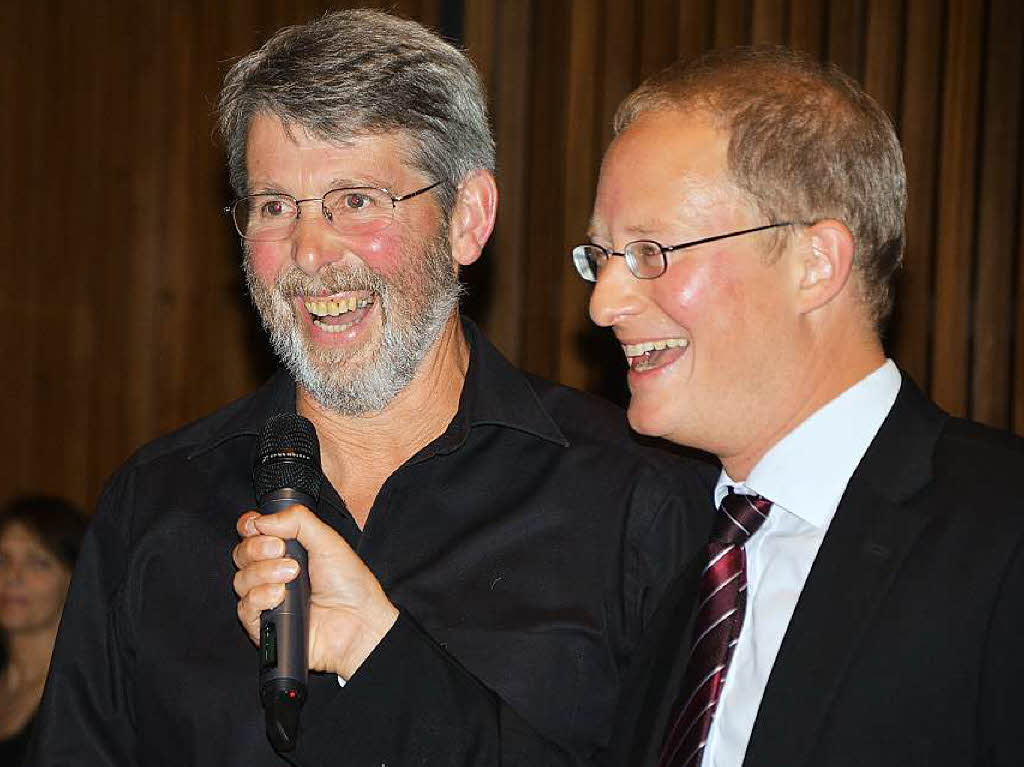 Karlheinz Ruser gewann bei der Tombola eine Weinprobe bei Ruser, was für lautes Gelächter im Saal führte. Karlheinz Ruser gewann bei der Tombola eine Weinprobe bei Ruser, was für lautes Gelächter im Saal führte.