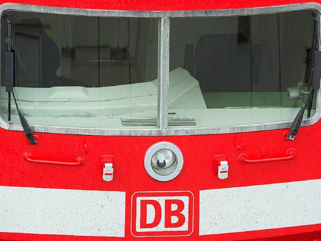 Niemand da: Der Platz des Lokfhrers i...nkfurter Hbf ist am Sonntag unbesetzt.  | Foto: dpa