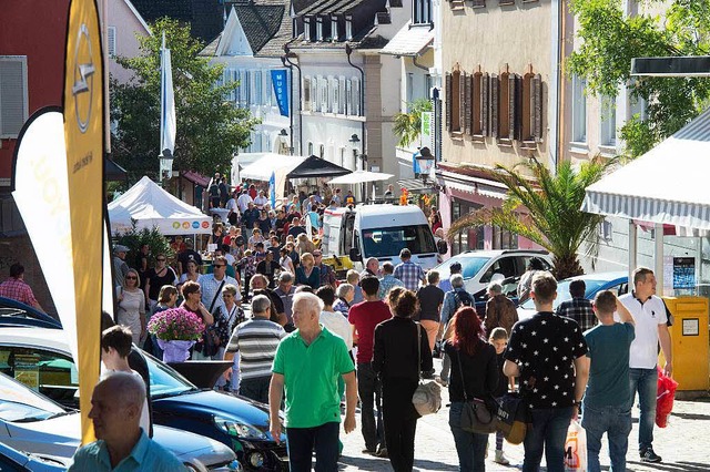 Schwer was los war in Mllheim beim verkaufsoffenen Sonntag.  | Foto: Volker Mnch