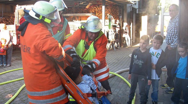 Besonders die Kinder verfolgten die Fe...ereichs Nord in Binzgen mit Spannung.   | Foto: Tanita Enderes