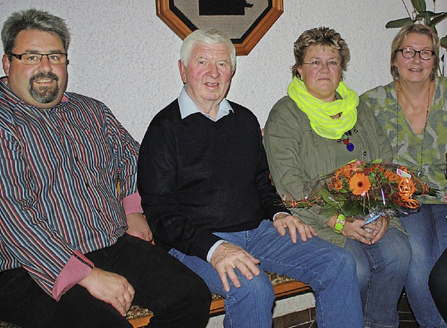 Seit 40 Jahren Mitglied im Skiclub fl...er Schriftfhrerin an Andrea Httner.   | Foto: Gerd Leutenecker