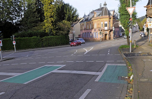 Mehr Sicherheit fr Radfahrer: grne Abbiegespuren an der Warteck-Kreuzung   | Foto: Wolfgang Knstle