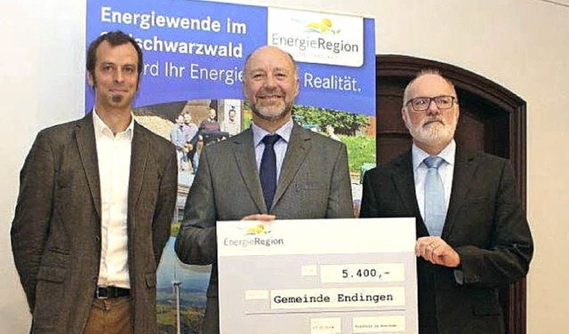 Frderscheck fr Endingen (von links):...Regierungsvizeprsident Klemens Ficht   | Foto: Regierungsprsidium Freiburg