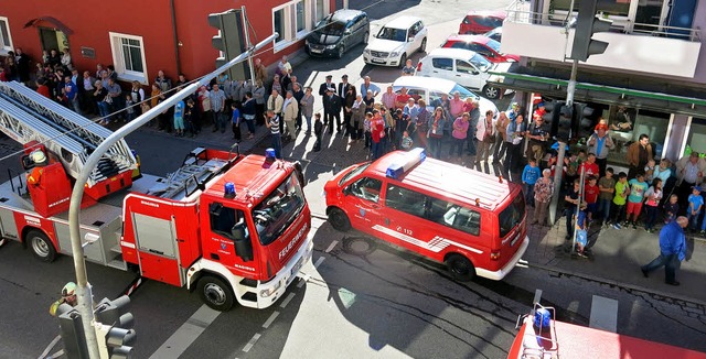 Viele Zuschauer waren zur gro angeleg...obe der Bonndorfer Feuerwehr gekommen.  | Foto: Erhard Morath