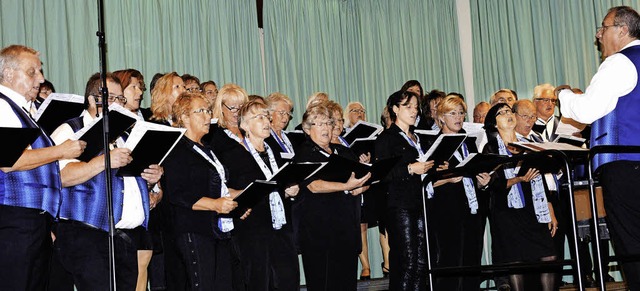 Der Wiechser Chor hatte viele bekannte... des Chores aus Mannheim-Neuhersheim.   | Foto: Georg Diehl