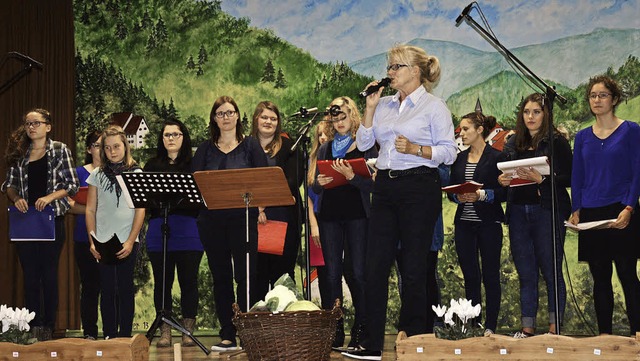 Der Jugendchor des Gesangvereins Raitb... die Herzen der zahlreichen Besucher.   | Foto: Georg Diehl