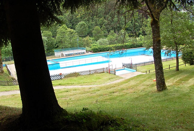 Das Todtnauer Schwimmbad sollte nicht ewig leer stehen, forderte Sven Behringer.  | Foto: Ulrike Jger