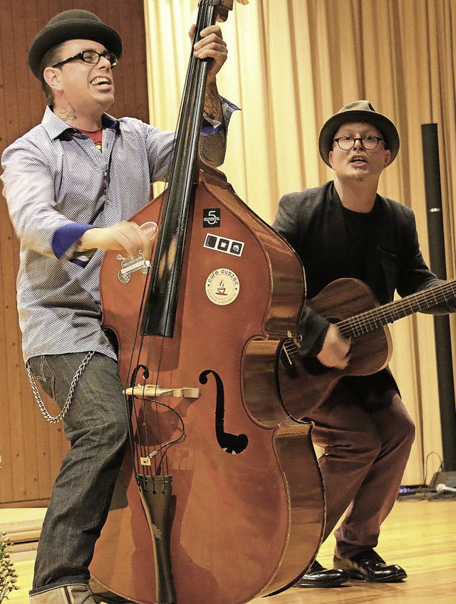 Mit Charme und Melone: Alexander Denck... begeisterten in der Elzhalle Wasser.   | Foto: Dagmar Barber