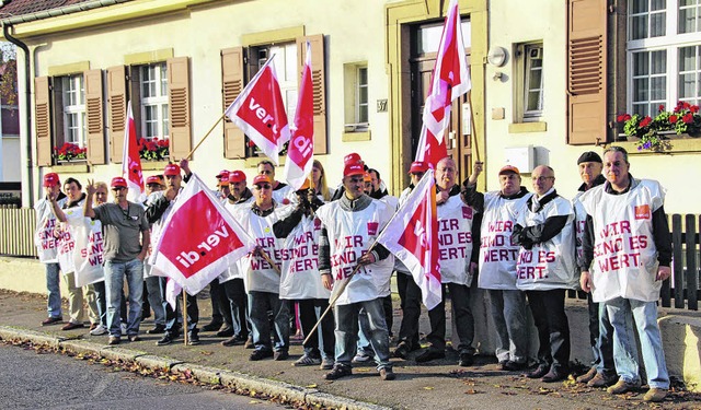 Lauter Protest gegen die Auflsung der...fgesprchen ihre Mitglieder streiken.   | Foto: Vollmer