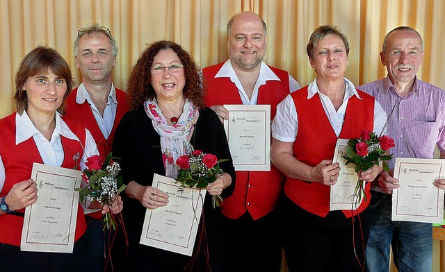 Geehrt fr langjhrige Mitgliedschaft ...anuela Keller und Wolfgang Schrieder    | Foto: reiner beschorner