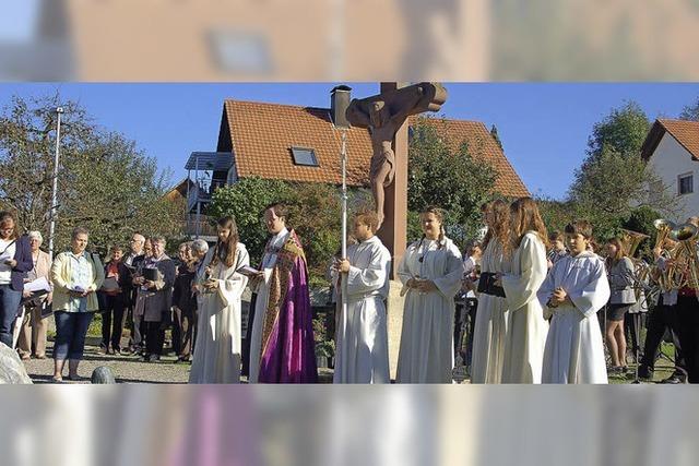 Mit Musik geht es auf den Friedhof