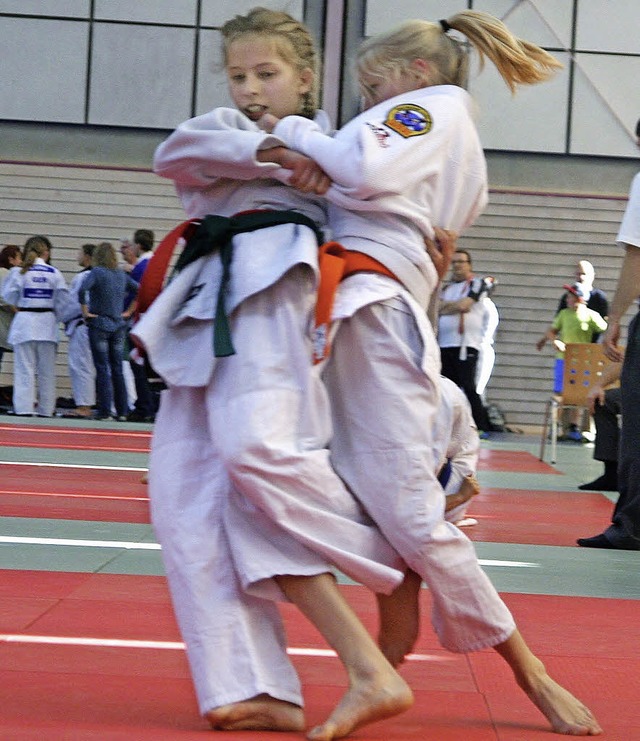 Leonie Karkoschka (re., JC Efringen-Ki...e bei den &#8222;Sddeutschen&#8220;.   | Foto: herbert Frey