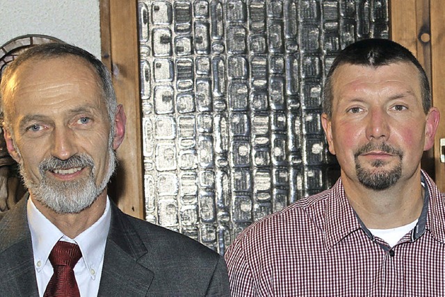 Rolf Scholl (rechts) mit Firmenchef Alfred Mller.    | Foto: Gert Brichta
