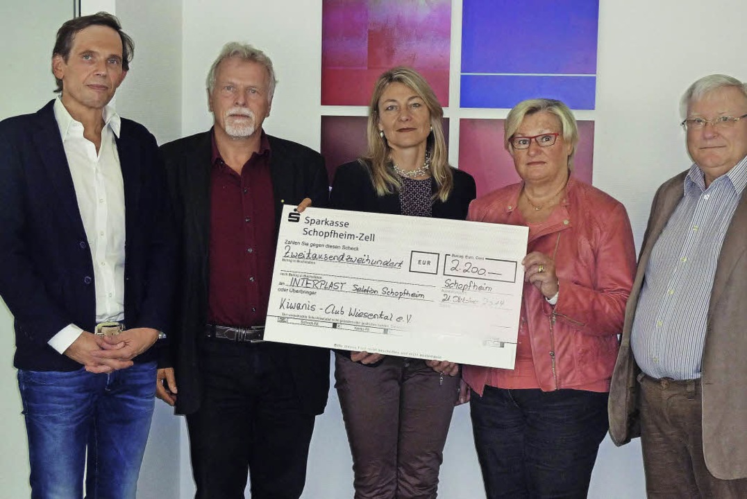 Stefan Klever, der neue Kiwanis-Prsid...fr die Interplast-Arbeit (von links).  | Foto: zvg