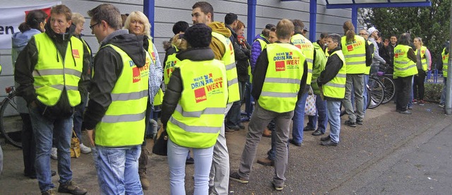 Fr 25 Stunden legten etwa 90 Prozent ...ihren Lohnforderungen zu untersttzen.  | Foto: Thomas Steimer